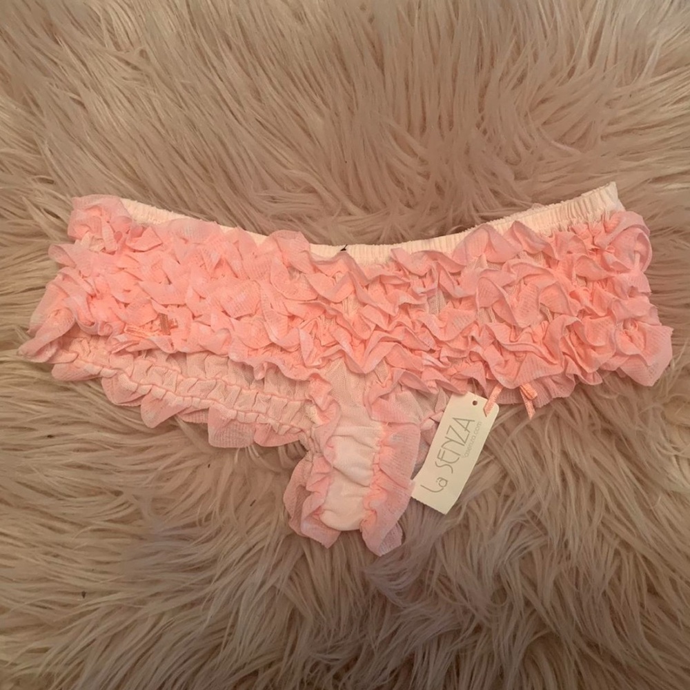 NWT - Y2K La Senza Pink Ruffle panties